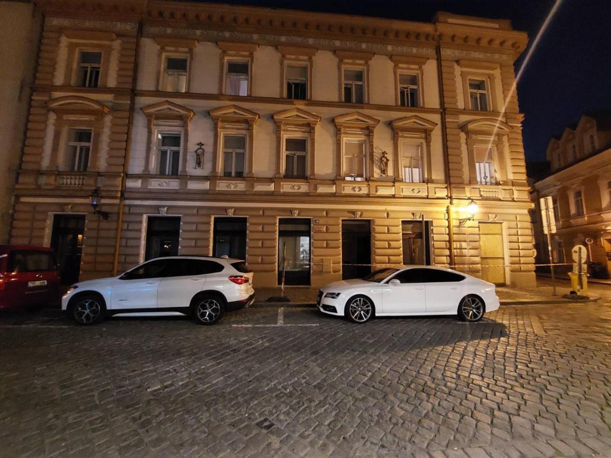Apartman V Centru Na Velkem Namesti Hradec Králové Exterior foto