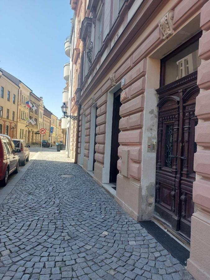 Apartman V Centru Na Velkem Namesti Hradec Králové Exterior foto